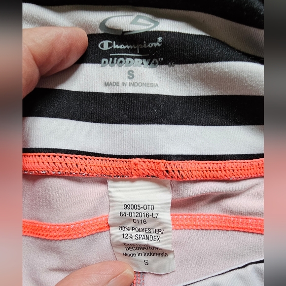 Champion workout shorts. SIZE S - Picture 5 of 5